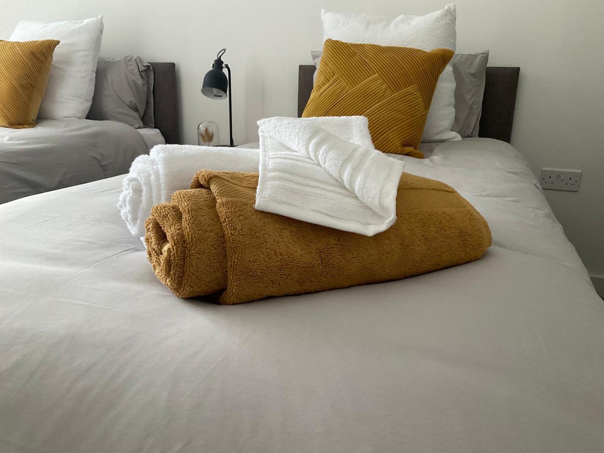 The Parkes A Stylish 3Br House, 5 Mins From Central Birmingham Close To The Edgbaston Stadium, The Hippodrome, Uob, Aston And Bcu, China Town, Kings Heath Bhx Airport And Much More Exterior foto