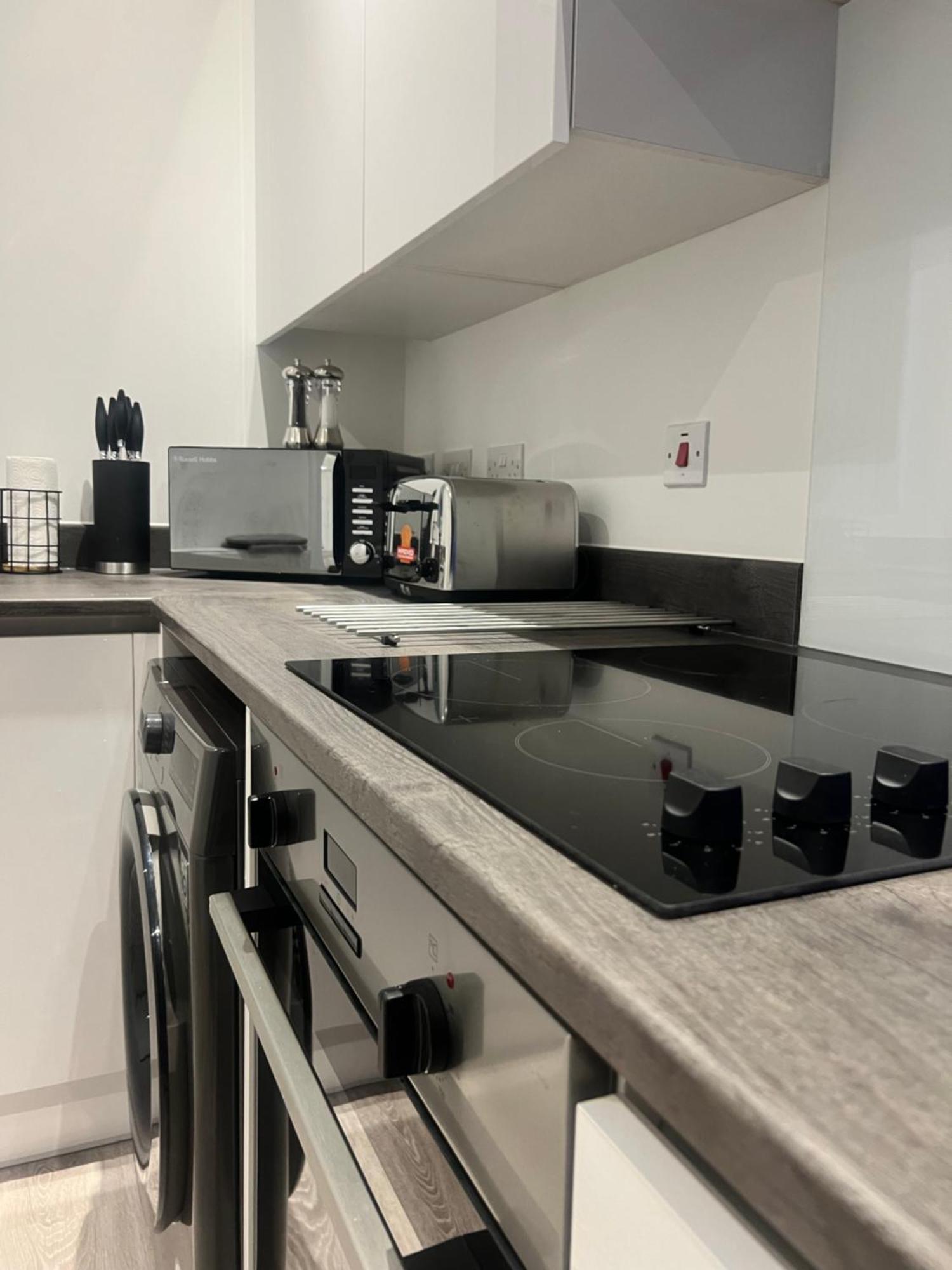 The Parkes A Stylish 3Br House, 5 Mins From Central Birmingham Close To The Edgbaston Stadium, The Hippodrome, Uob, Aston And Bcu, China Town, Kings Heath Bhx Airport And Much More Exterior foto